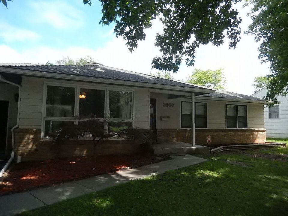 1st image of 2807 S Hawthorne Ave