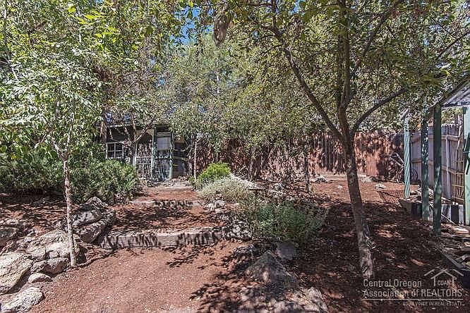 2nd image of 1680 SE Virginia Rd