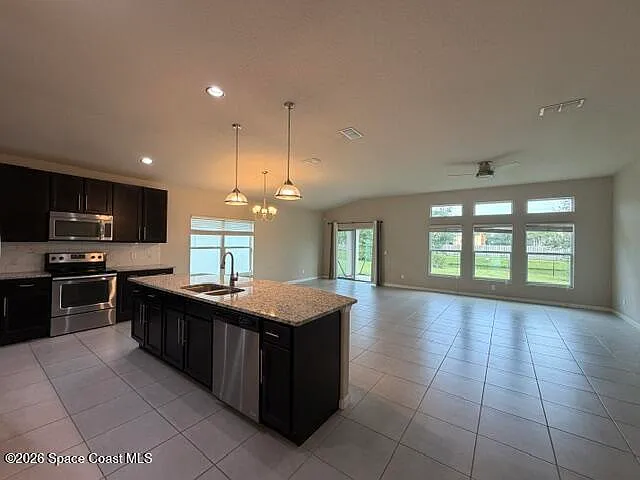 3 bed, 2.0 bath, 1789 sqft, $2,600 — Photo 3