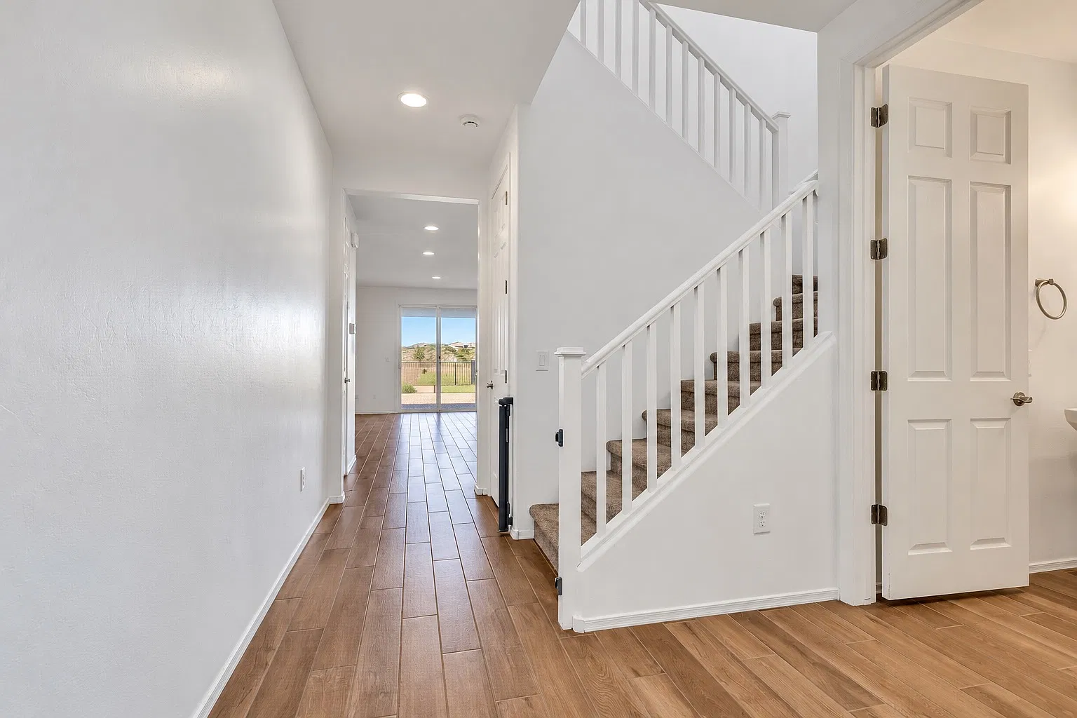 5 bed, 2633 sqft, $2,750 — Photo 2