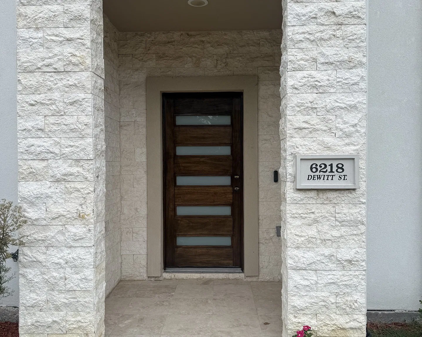 3 bed, 2.5 bath, 2006 sqft, $2,400 — Photo 3