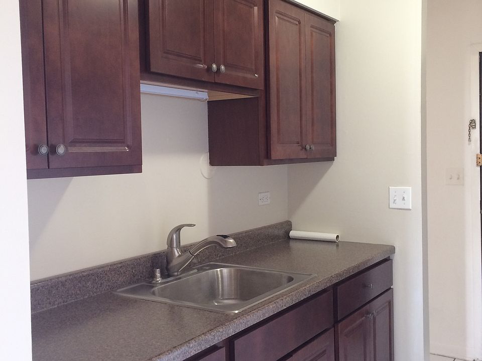 1st image of 722 W Diversey Parkway # Fl 5th
