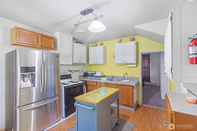 4th image of 809 E Morton Street