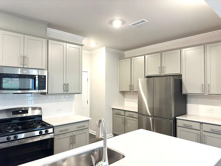 2233 Cape May Ln — Photo 11