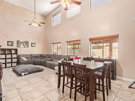 3rd image of 540 S Chatsworth --