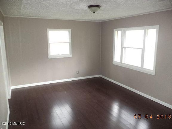 4th image of 2424 Stevens Ave