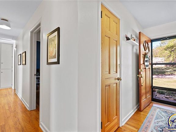 5th image of 2570 Montana St