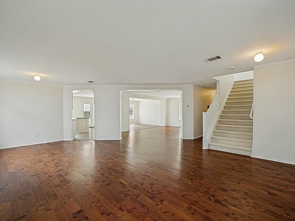 4th image of 2219 Georgian Dr
