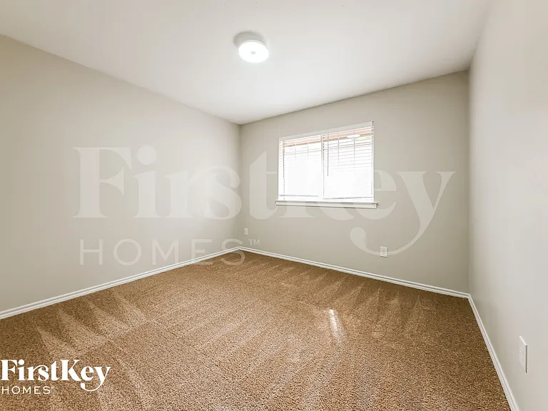 542 Renee Ln — Photo 12