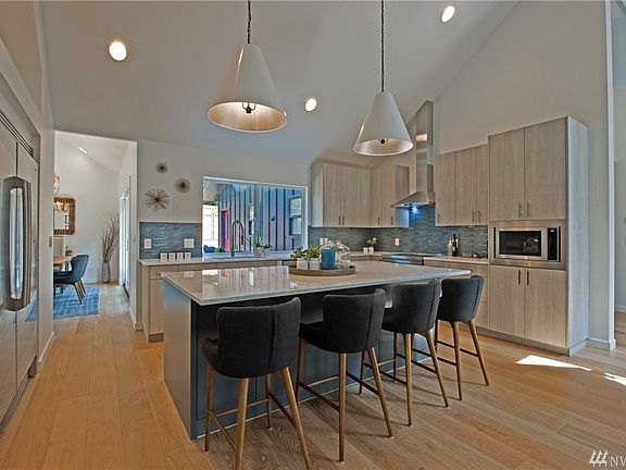 5th image of 602 Cherry Ave NE