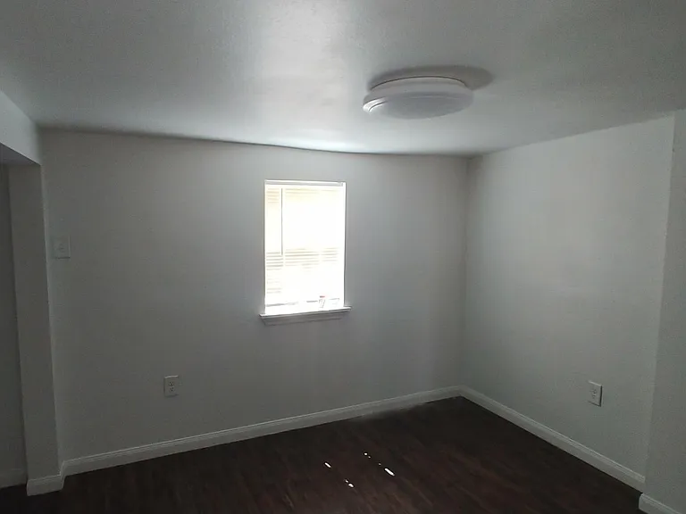 146 N Milby St #4 — Photo 4