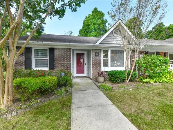 8 Collwood Ct, Greensboro, NC 27409