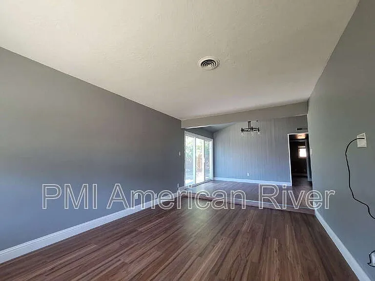 1321 Oak Terrace Ct — Photo 3