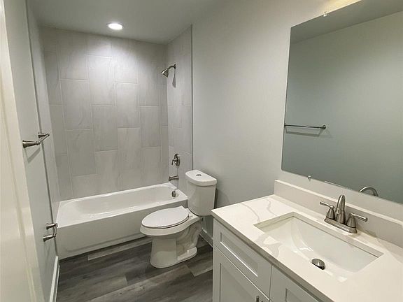 5th image of 505 W Walker St #101
