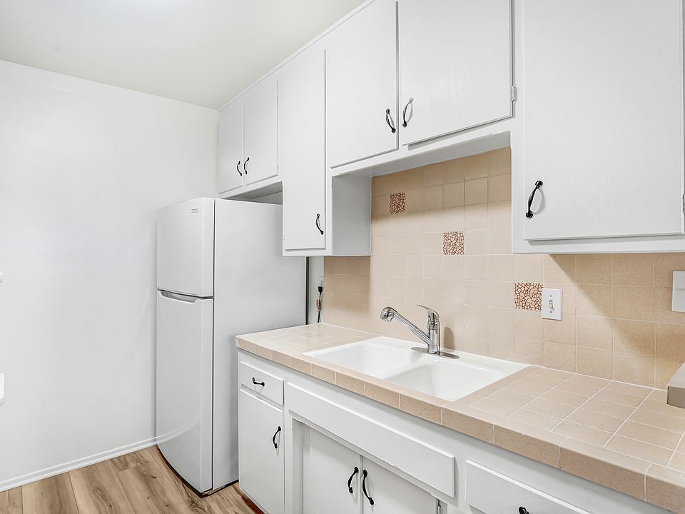 1st image of 1044 Euclid St APT 7