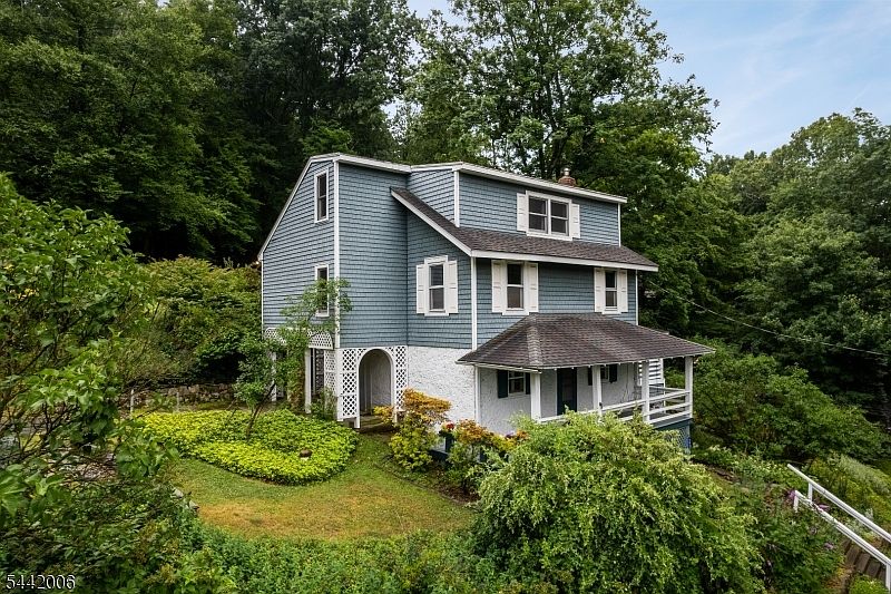 1st image of 271 W Valley Brook Rd