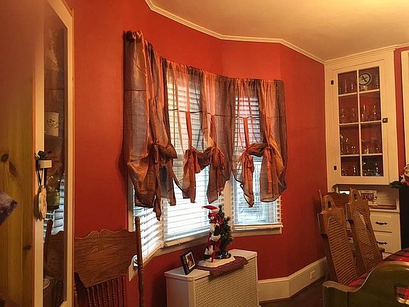 Dining room w builtins