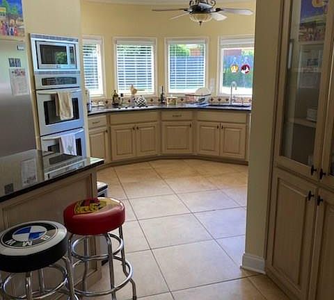 5th image of 525 Towne Lake Dr