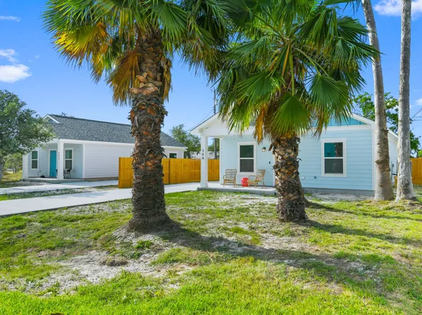 300 Rustic Oak Ln, Rockport, TX 78382