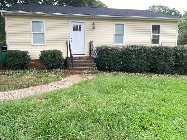 9233 Shadowood Ln — Photo 1