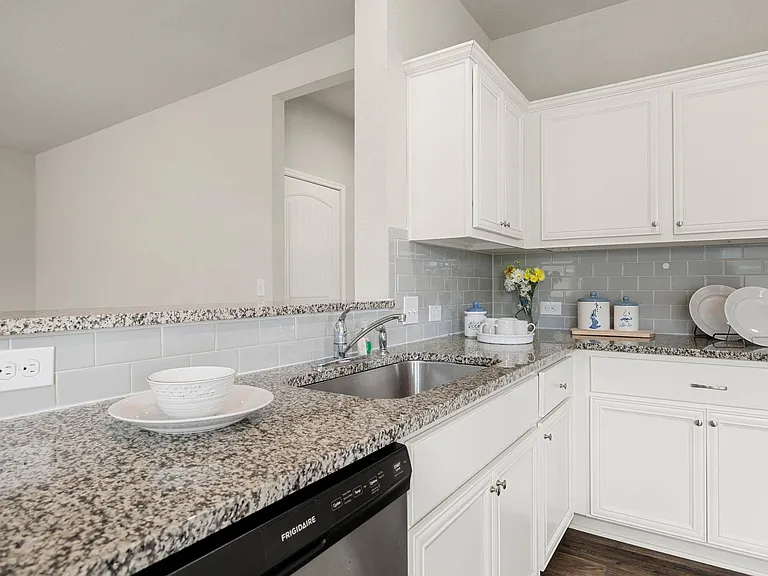 13925 Heywood Dr — Photo 18