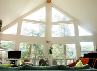 121 Kara Ln, Shohola, PA 18458