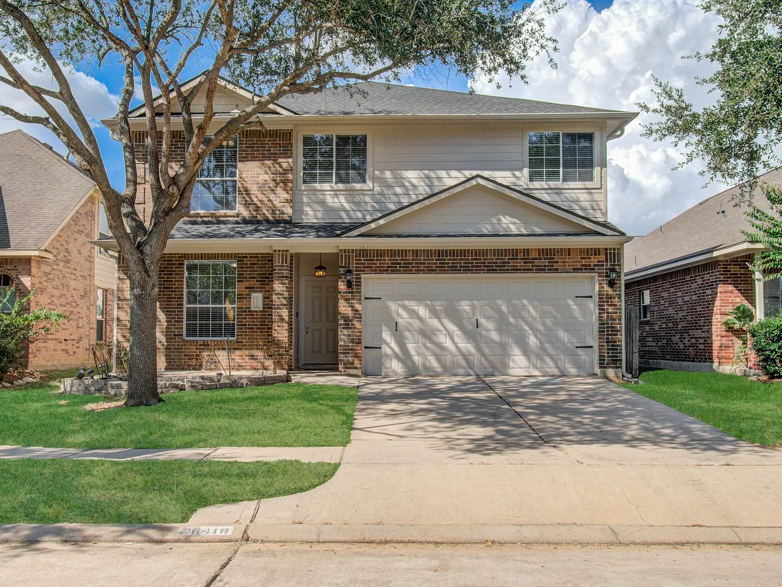 4 bed, 2.5 bath, 2349 sqft, $2,490 — Photo 3