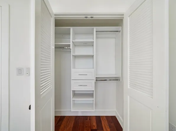 300 Communipaw Avenue image 20 of 43