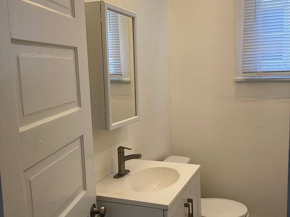 4th image of 1431 S Floyd St