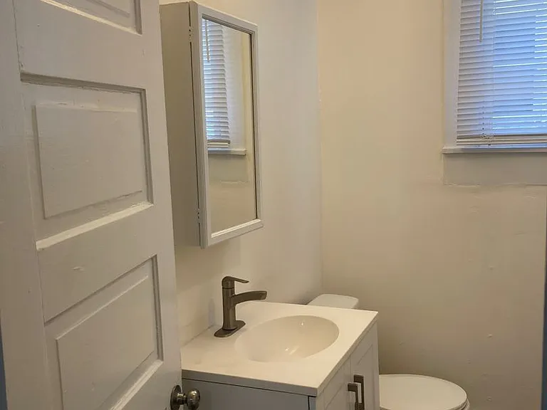 1431 S Floyd St — Photo 4