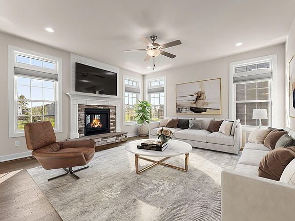 5th image of 2116 Redwood Ln