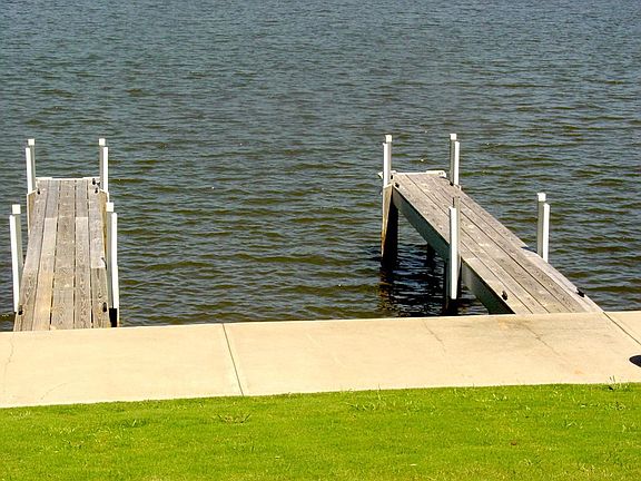 5th image of 108 Bay Point Dr