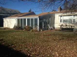 30 Fairlawn St, Cranston, RI 02910