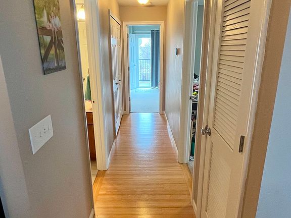 4th image of 716 Harbor Woods Dr D
