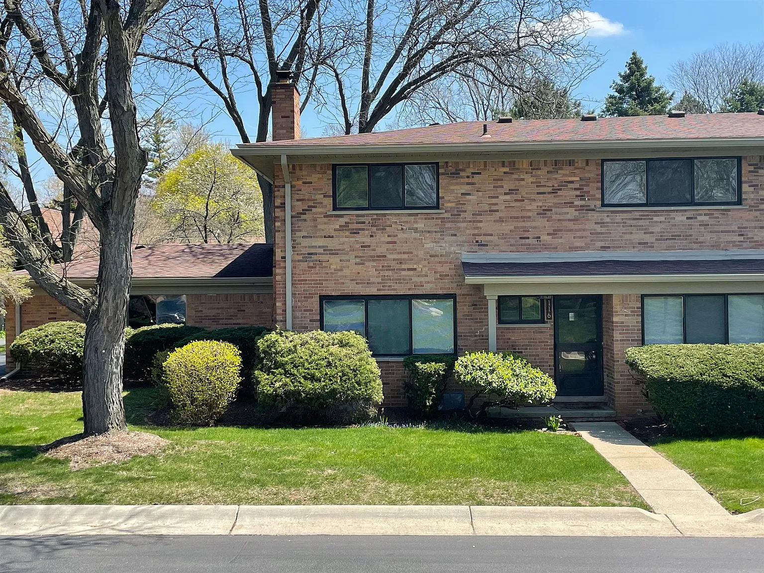 3 bed, 2.5 bath, 1889 sqft, $2,250 — Photo 1