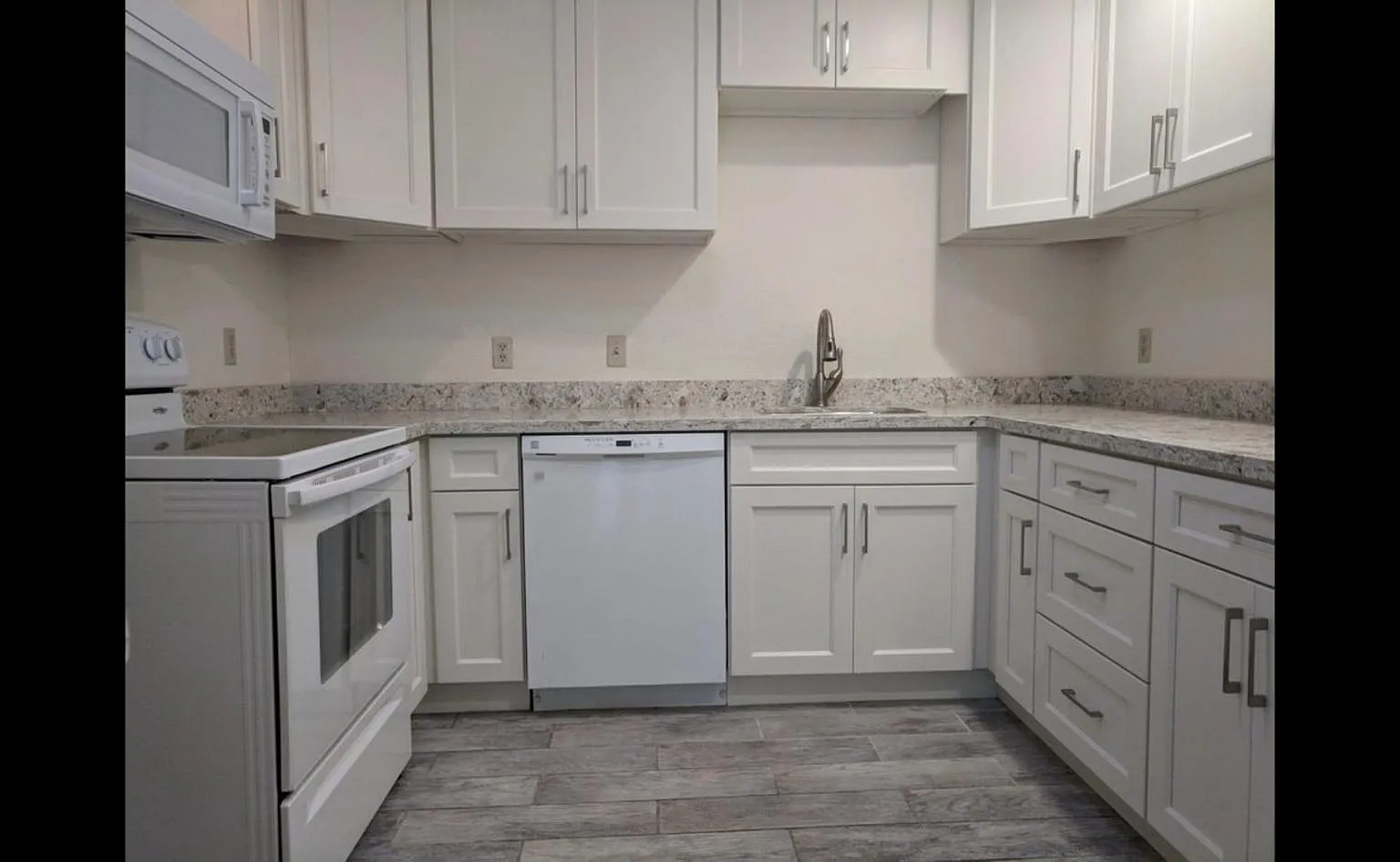 806 Arthur St — Photo 1