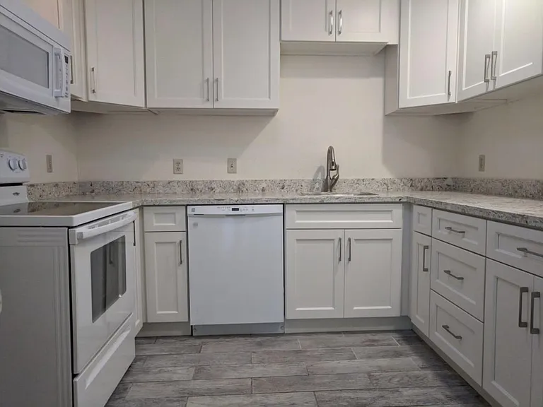 806 Arthur St — Photo 1