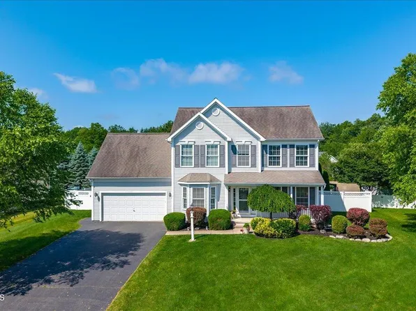 33 Milltowne Road, Glenmont, NY 12077