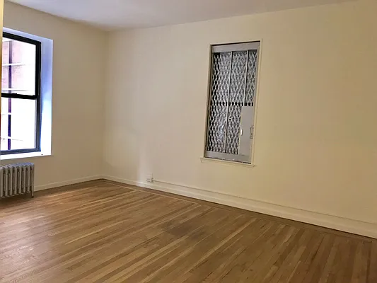 Rented by Elbe Real Estate Inc | media 25