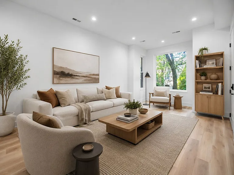 2113 N Kenmore Ave #1 — Photo 4