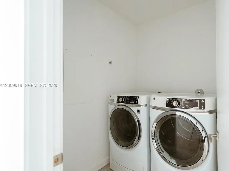 45 SW 9th St #4906 — Photo 19
