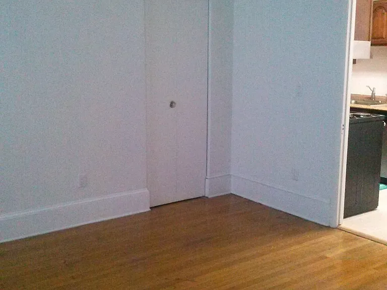 506 Cathedral St — Photo 3