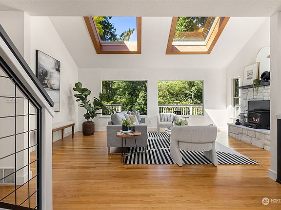 3rd image of 10057 NE Lafayette Avenue