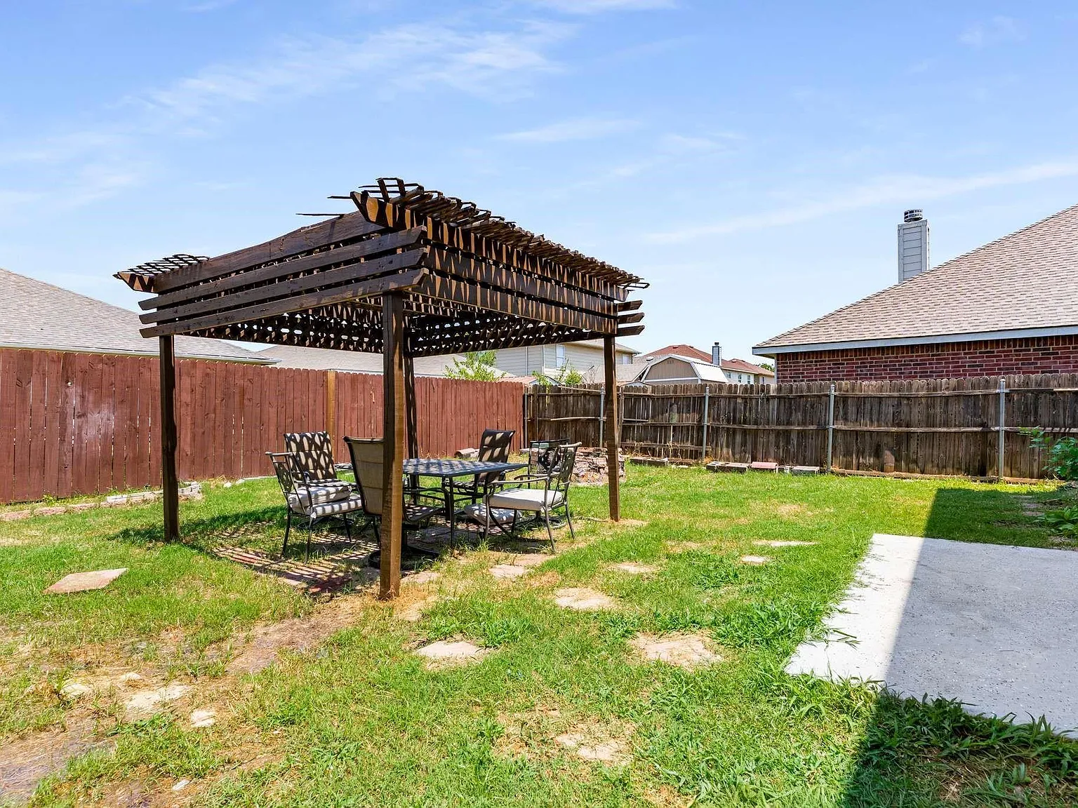 4 bed, 2609 sqft, $3,000 — Photo 2