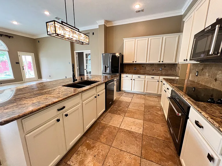 2215 Dorman Ct — Photo 10