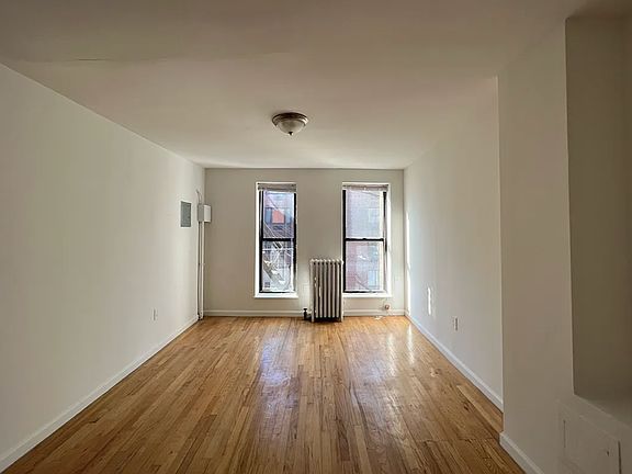 4th image of 446 W 46th St APT 16