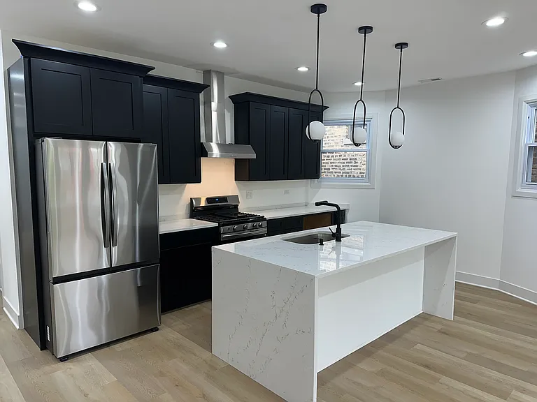 3116 W Montrose Ave #2 — Photo 16