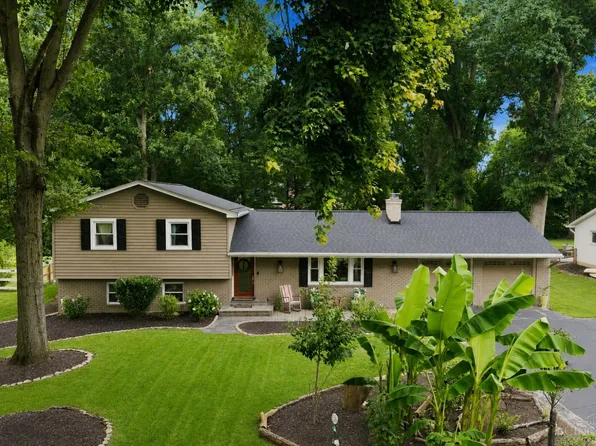 9040 Foxhunter Ln, Cincinnati, OH 45242