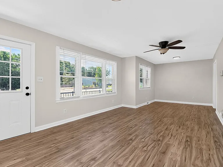 6901 Ridge Lane Rd — Photo 3