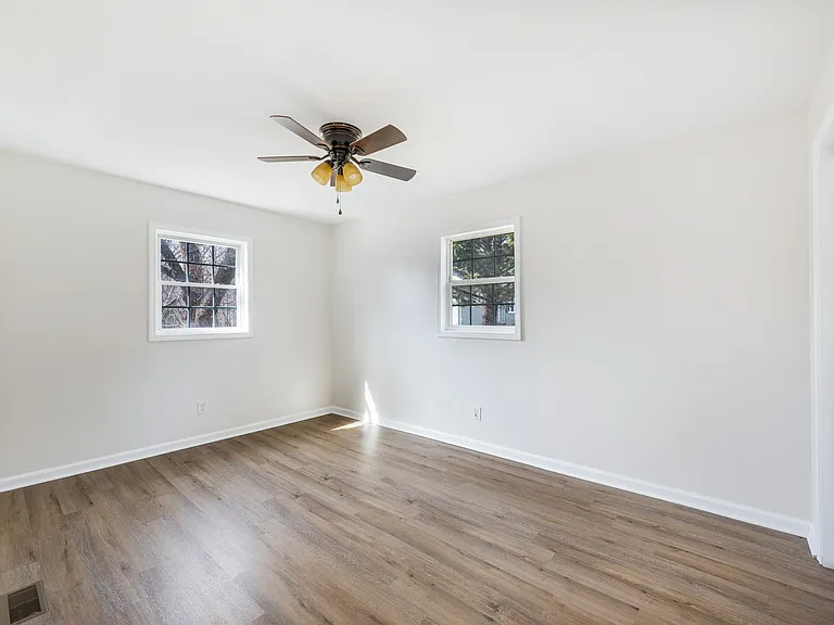242 Newcomb Dr — Photo 8